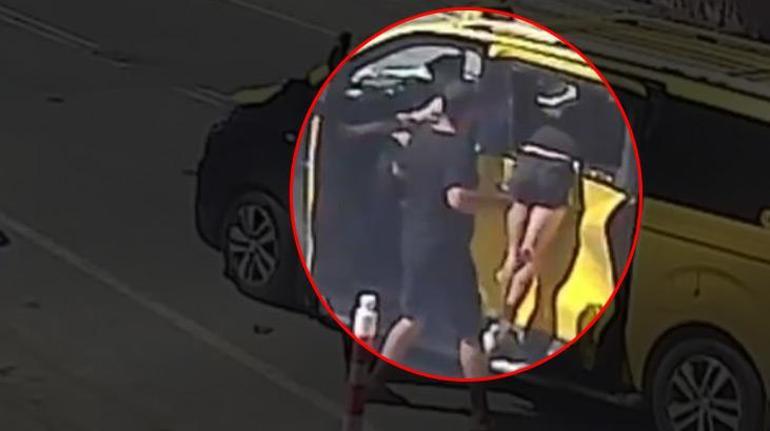 Antalya'da feci kaza! Motosikletten fırladı, taksi camında asılı kaldı