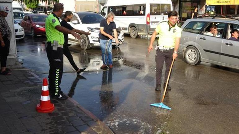 Adana'da korkunç olay: Polis kan gölüne dönen yolu çekpasla temizledi