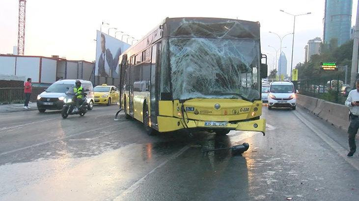 Kadıköy'de trafiği kilitleyen kaza! 2 şerit kapatıldı