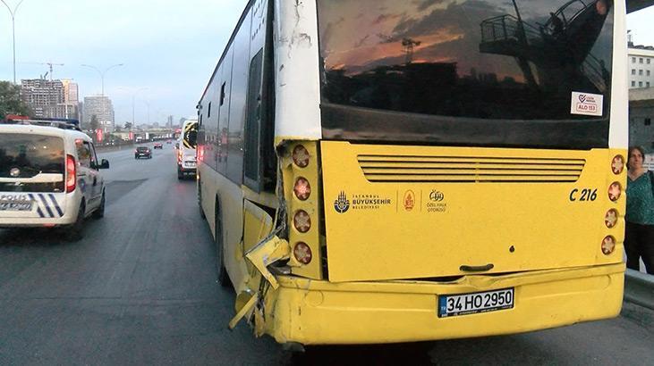 Kadıköy'de trafiği kilitleyen kaza! 2 şerit kapatıldı