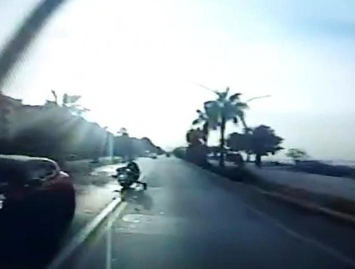 Motosiklet sürücüsünün feci şekilde can verdiği kaza kamerada