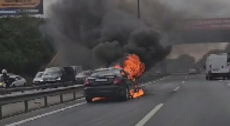 Gaziosmanpaşa'da dehşet anları! Otomobil alev alev yandı