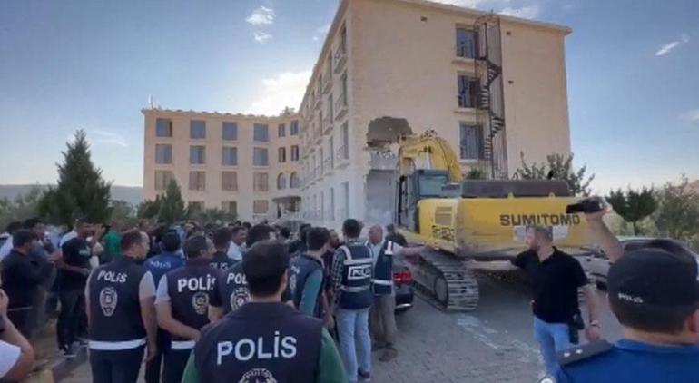 Şanlıurfa'da izinsiz yapılan ‘ucube’ otelin yıkımında gerginlik