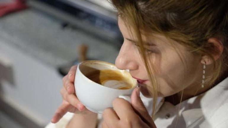 Kadın çorabıyla filtre kahve... Dikkat! İnsan sağlığını tehdit ediyor