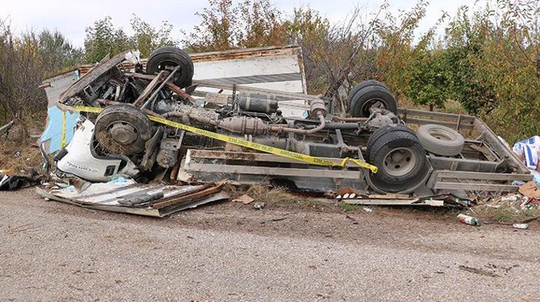 Afyonkarahisar'da iki araç çarpıştı! 2 ölü, 3 yaralı