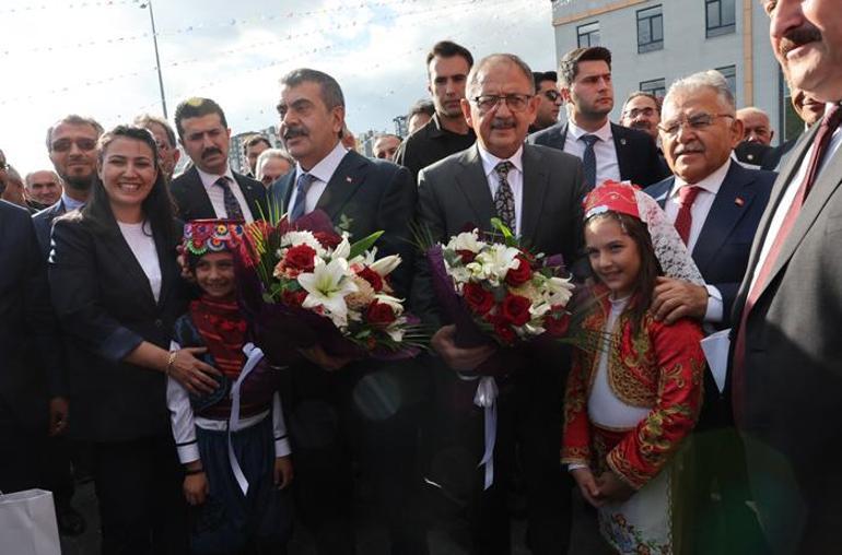 Bakan Özhaseki Kayseri'de okul açılışına katıldı