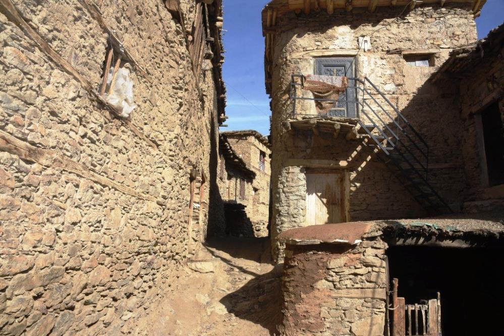 Türkiye'de bir masal diyarı! 300 yıllık taş evler büyülüyor