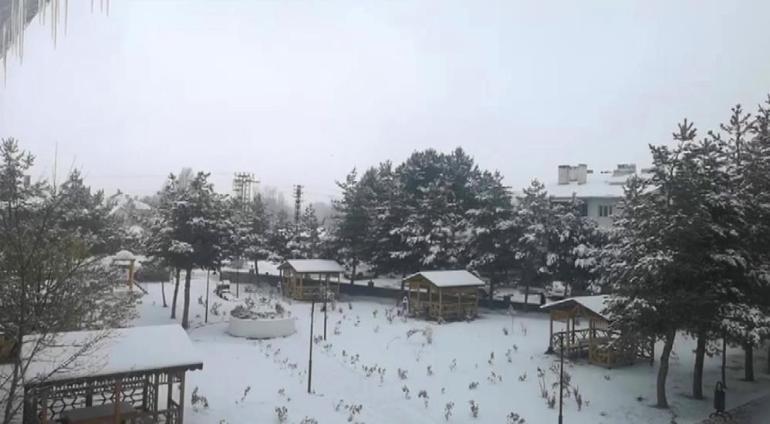 'Türkiye'nin Sibirya'sı! Kar kendini gösterdi