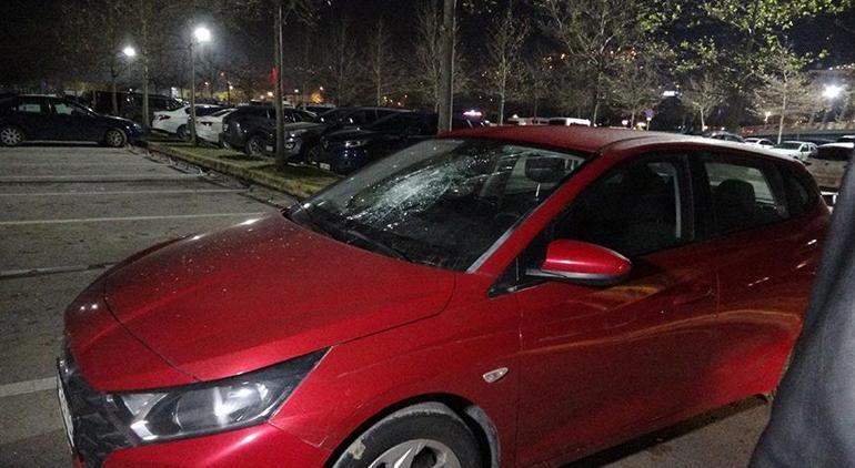 'Böyle bir şeye hiç denk gelmedim' Açık otoparka geldi, 35 aracın camını kırdı