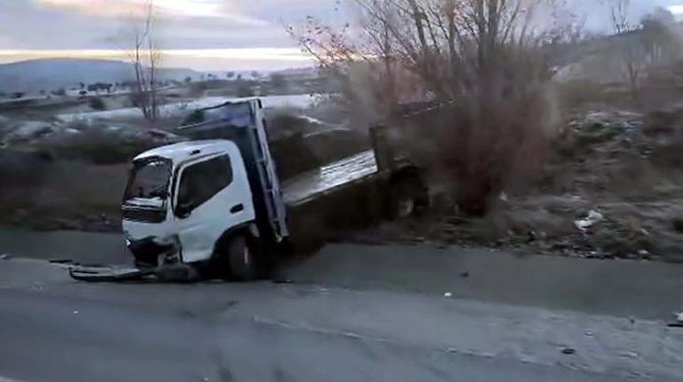 Ankara'da yollar buz tuttu, araçlar devrildi!