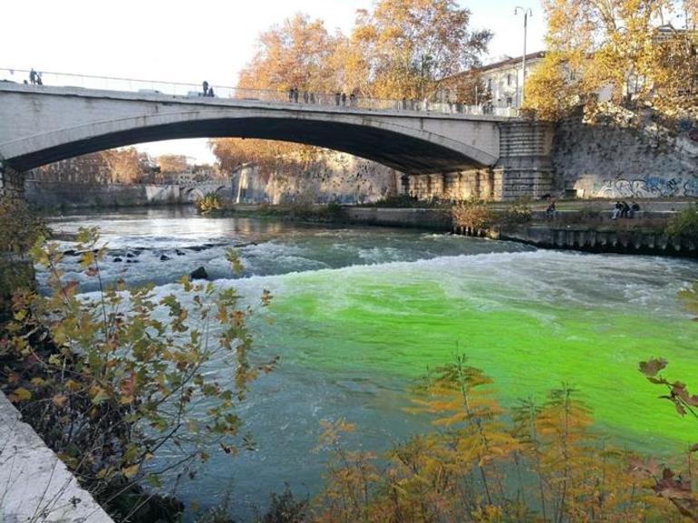 Venedik’teki Büyük Kanal’ı yeşile boyadılar! 'Artık yeter'