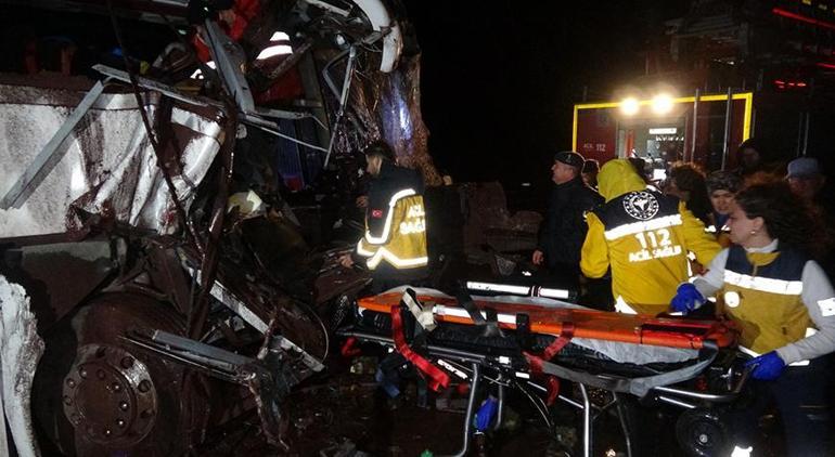 Çanakkale'de yolcu otobüsü kaza yaptı! 13 yaralı var