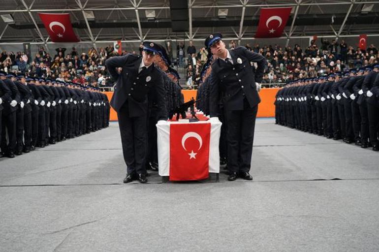 Mezuniyet töreninde evlilik teklifleri peş peşe geldi!