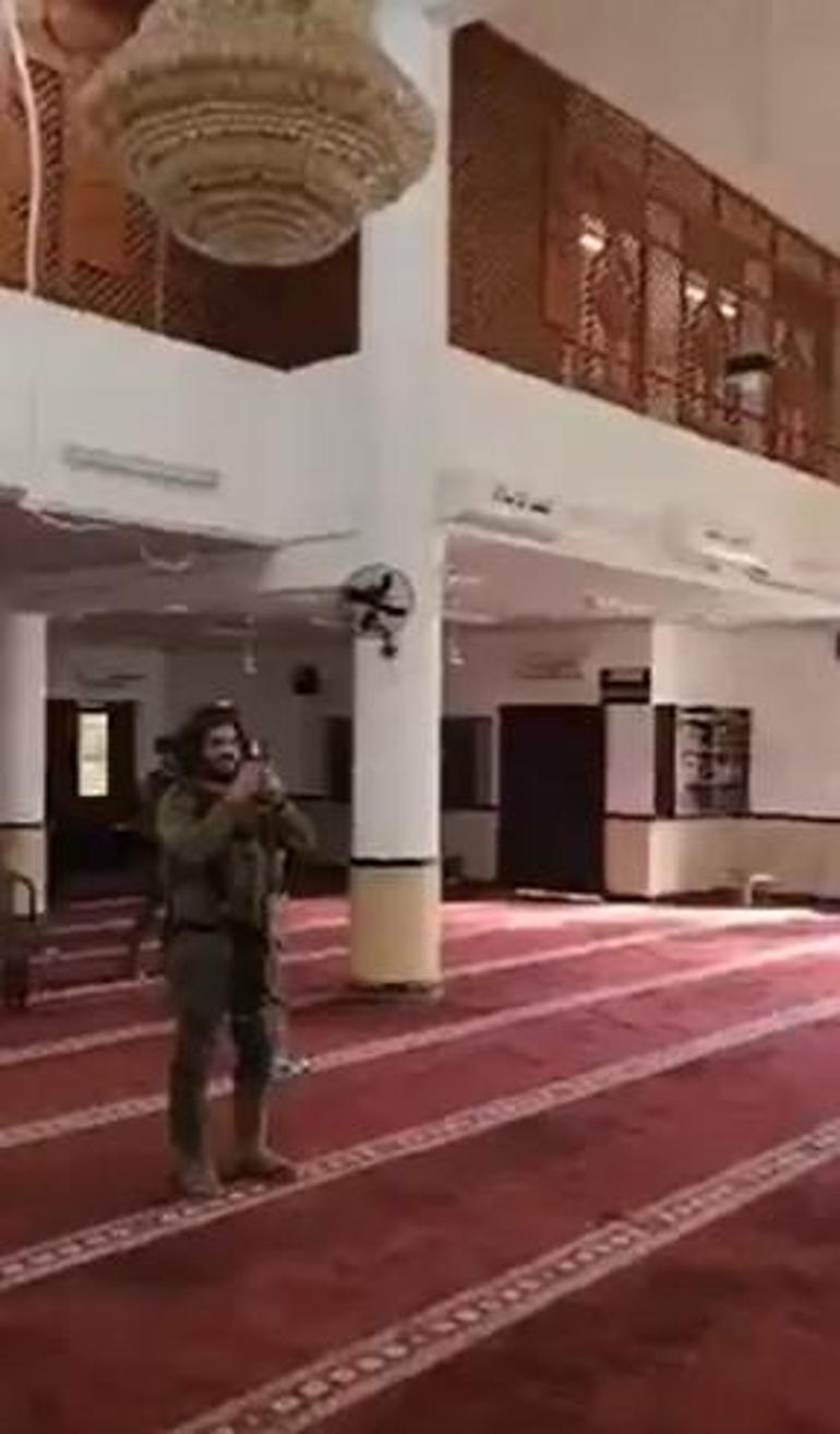 İsrail askerlerinden skandal! camide Yahudi duası okudular