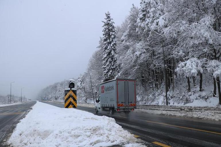 Kar yağışı durdu, Bolu Dağı geçişi trafiğe açıldı!