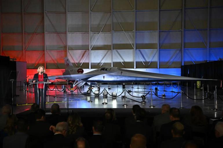 New York-İstanbul arası dört saatin altına düşüyor! NASA 'son of Concorde'u tanıttı