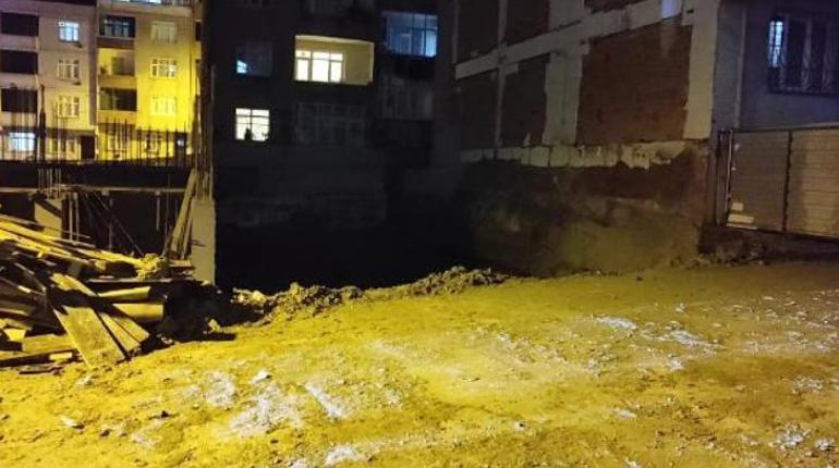 Gaziosmanpaşa'da inşaat temelinde toprak kayması! Ekipler 2 binayı tahliye etti