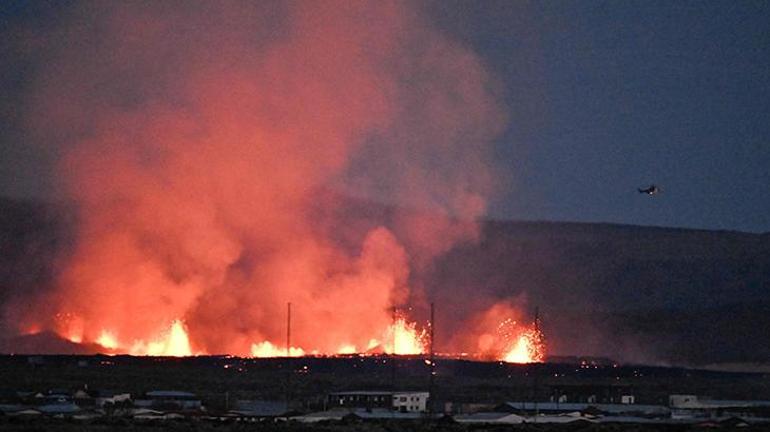 Yanardağ patladı! Lavlar evlere ulaştı