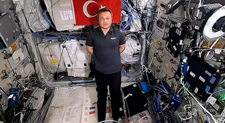 Astronot Alper Gezeravcı'ya uzaylı ve karadelik sorusuna cevap