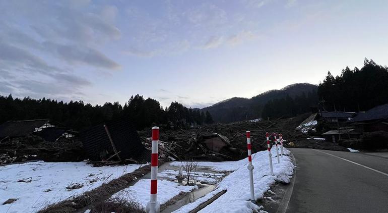 Japonya’daki 7.6’lık deprem sonrası oluştu! Böyle görüntülendi