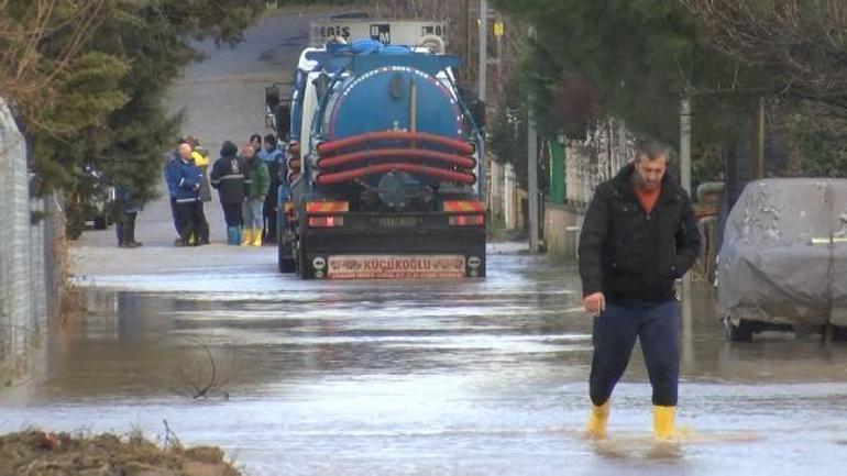 20 dakikalık yağış yetti! Silivri'de sokaklar göle döndü