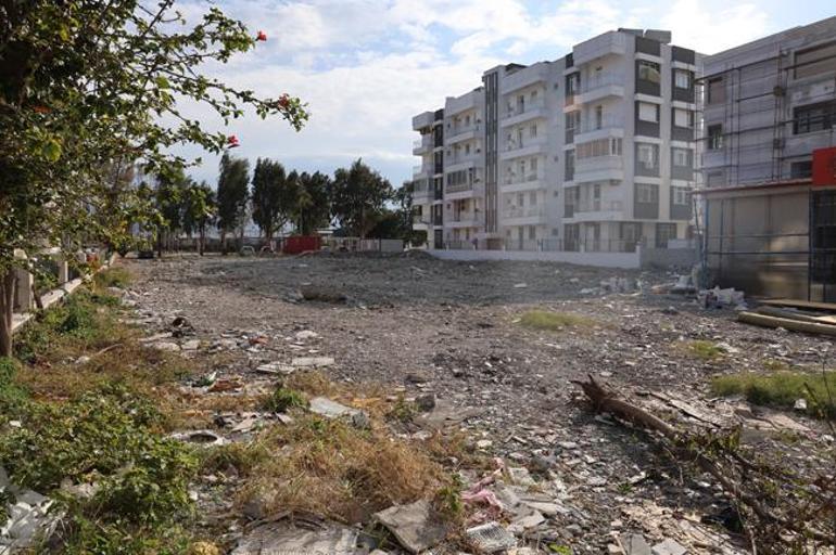 Depremden yeni görüntüler: 65 kişiye mezar olan apartman böyle yıkıldı