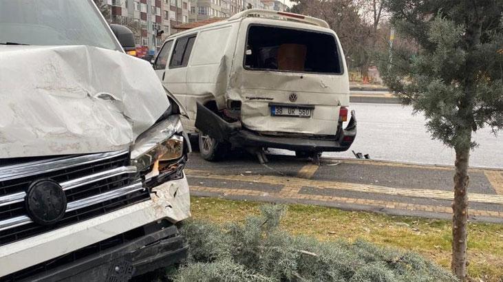 Kayseri'de kaza! Savrulan araç yayaya çarptı