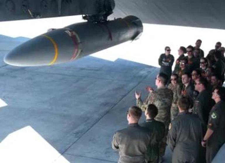 AGM-183'ü Guam'a getirdiler! ABD'nin uzaydan hedefini vuran silahı, okların gösterdiği ülke ortaya çıktı