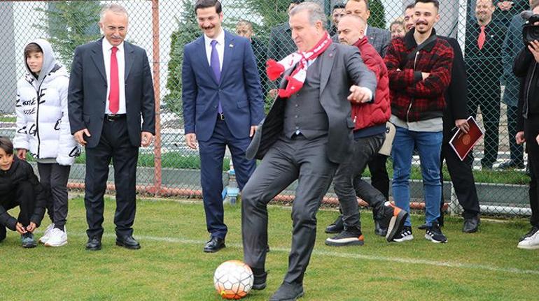 Bakan Bak’tan Bolu’ya stadyum sözü: Hayırlı olsun!