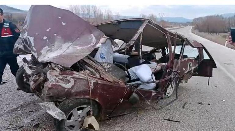 Isparta'da korkunç kaza! Otomobil hurdaya döndü: 4 yaralı