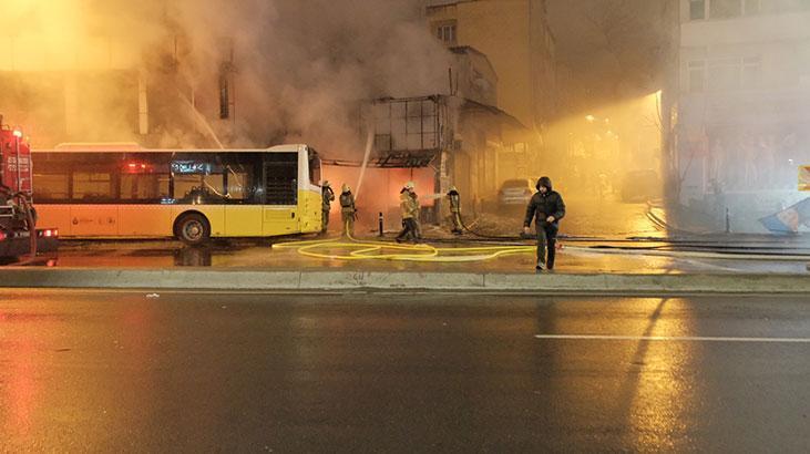 İstanbul'da hareketli gece! İki iş yeri peş peşe yandı