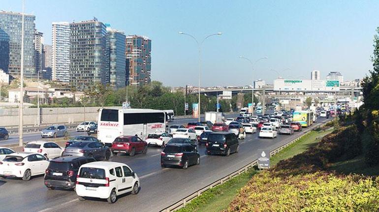 İstanbul normale döndü! 9 günlük Bayram tatili sonrası İstanbul'da trafik yoğunluğu