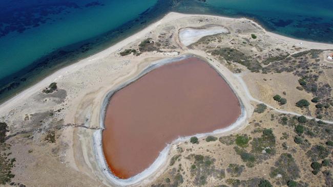 'Kalpli göl' köpürdü: Mikroorganizma aktivitesi sonucu meydana gelen bir olay