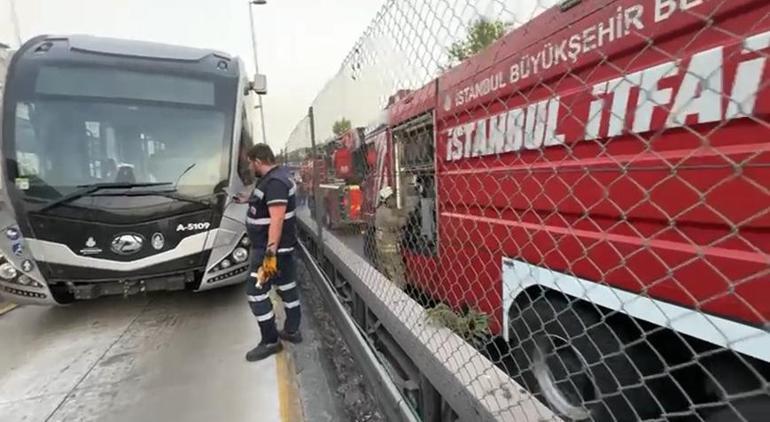 Avcılar'da korkutan metrobüs yangını!