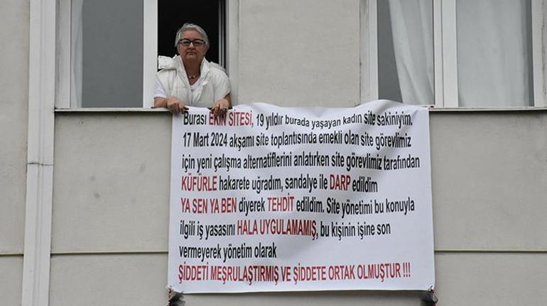 İzmir'de yaşadığı apartmanda saldırıya uğradı! Sesini duyurmak için pankart astı