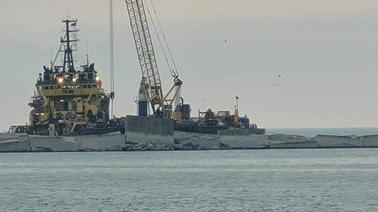 Zonguldak'ta batan 'Kafkametler' gemisinin kaptan köşkü denizden çıkarıldı