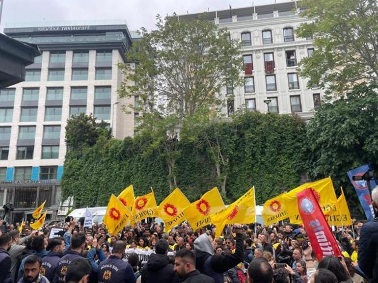 İstanbul'da öğretmenlerden İl Milli Eğitim Müdürlüğü önünde protesto