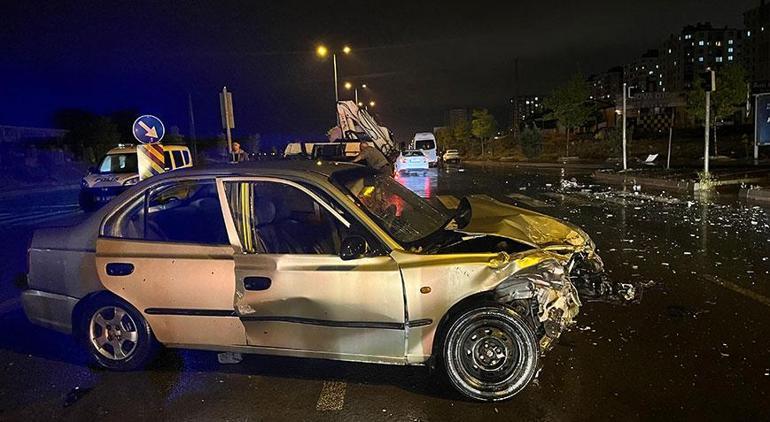 Kayseri'de otomobil ile minibüs çarpıştı! 11 yaralı var