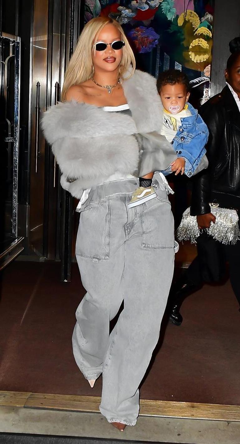 Rihanna'nın oğlu RZA iki yaşında! Ailece doğum günü yemeğine çıktılar